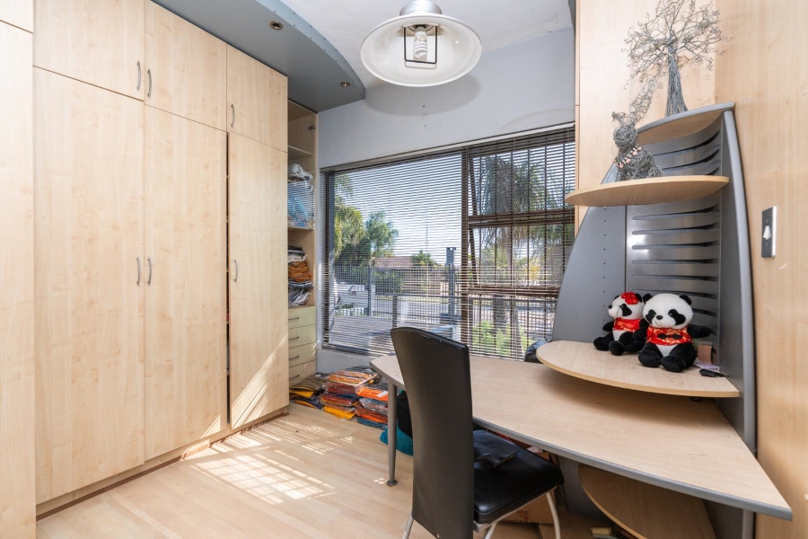 6 Bedroom Property for Sale in Welgelegen Western Cape